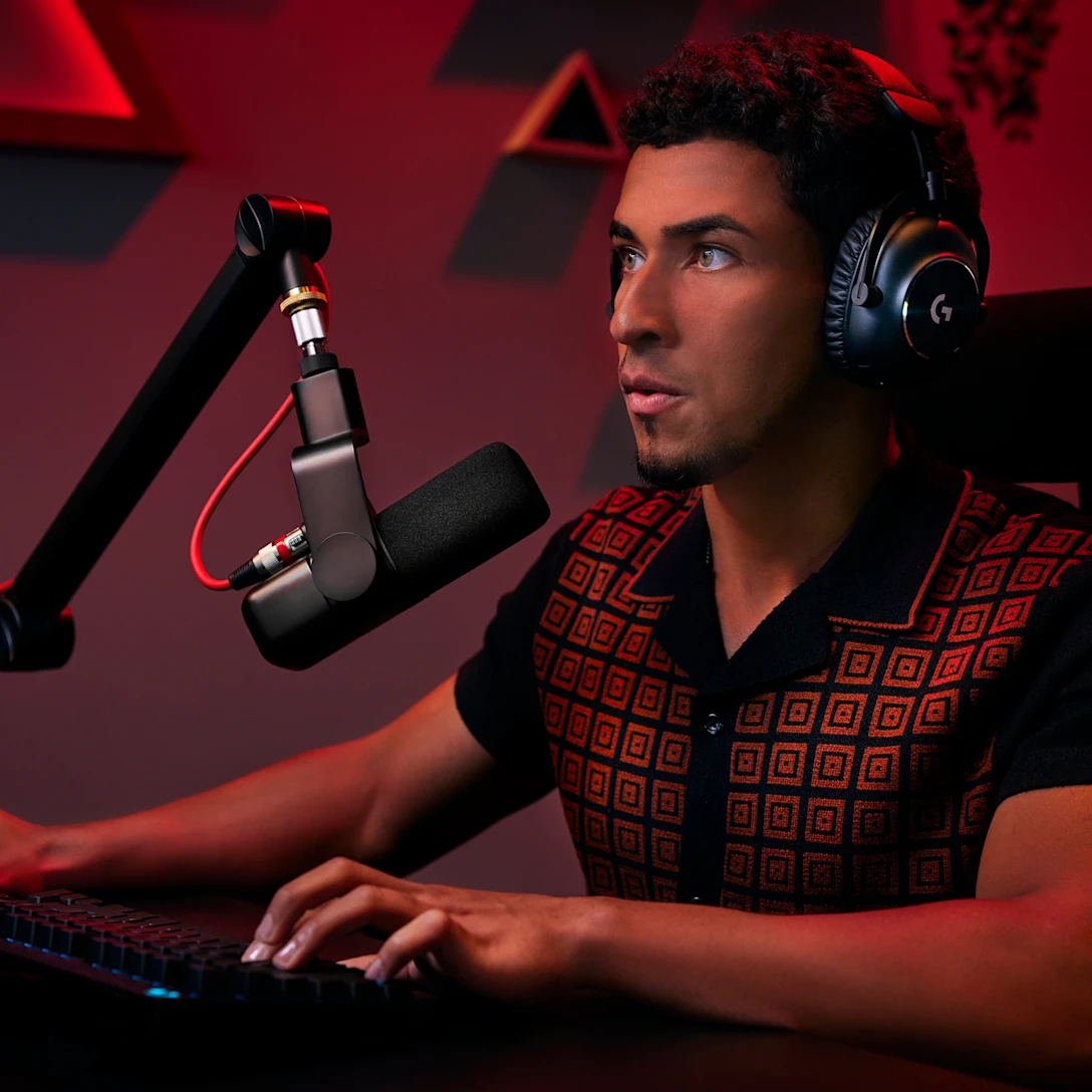 streamer using logitech yeti studio mic 